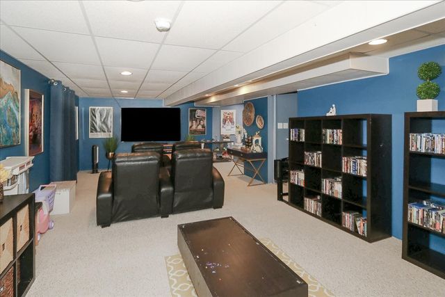 3112 Thunderbird Court W, Aurora, IL 60503