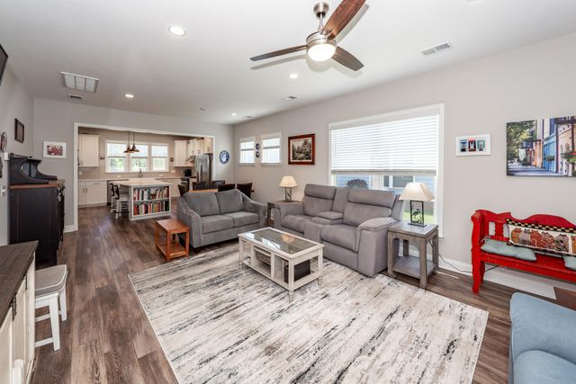 618 Daffodil Court, Summerville, SC 29486