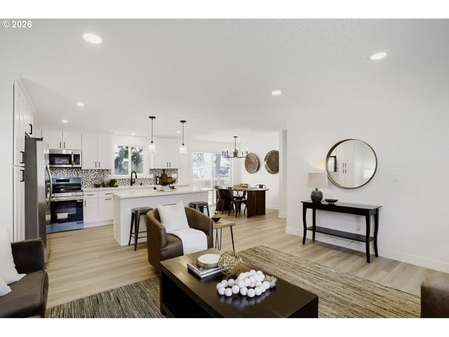 13389 ROSEBERRY Ave, Oregon City, OR 97045