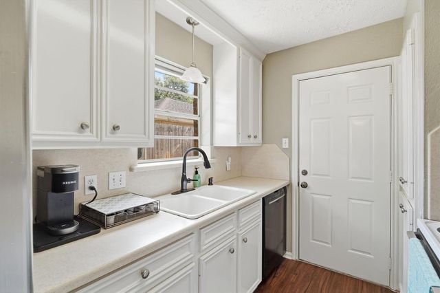 814 Kimmons Drive, Alvin, TX 77511