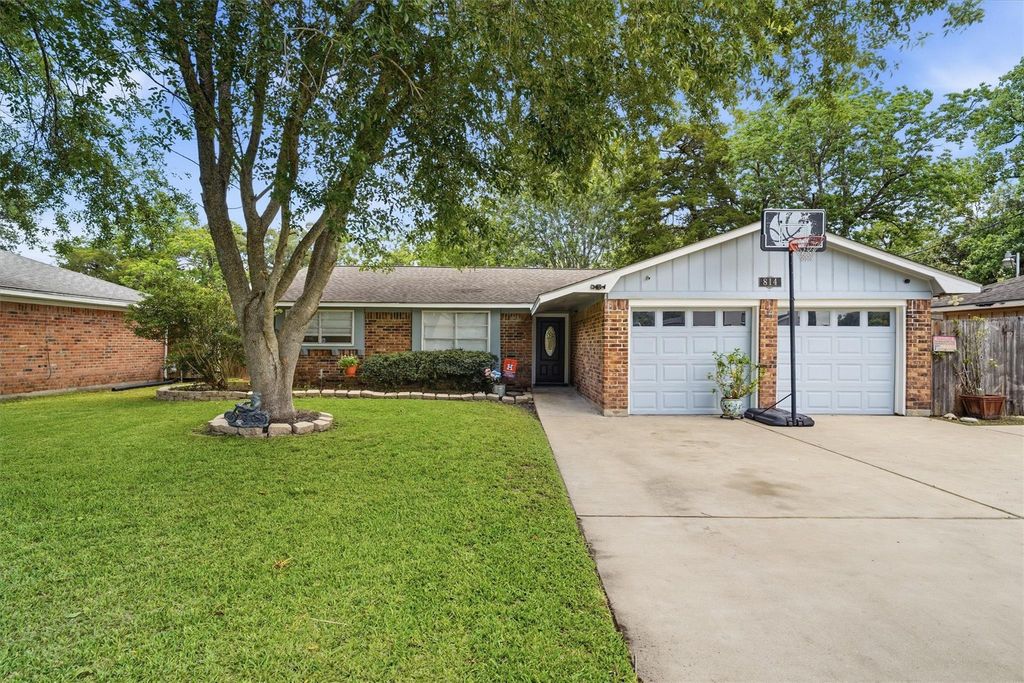 814 Kimmons Drive, Alvin, TX 77511