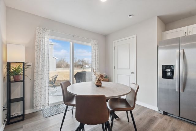 834 Oak Dr, Palo, IA 52324