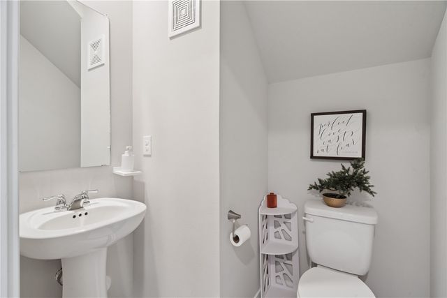 834 Oak Dr, Palo, IA 52324