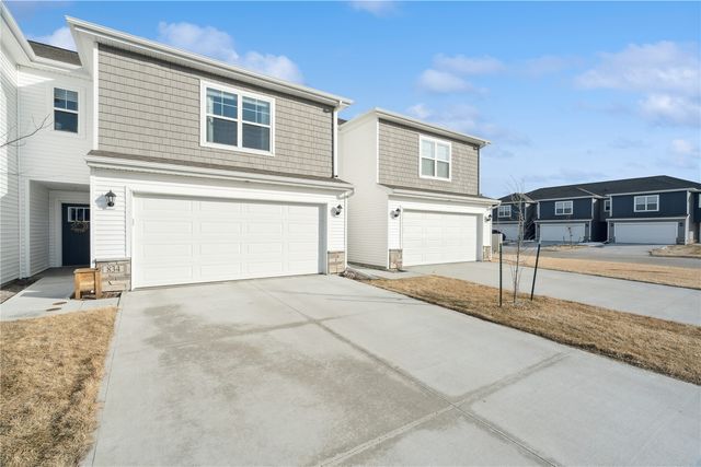 834 Oak Dr, Palo, IA 52324