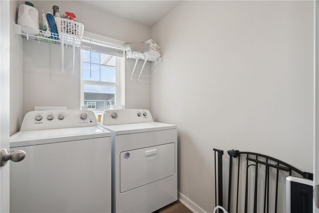 834 Oak Dr, Palo, IA 52324