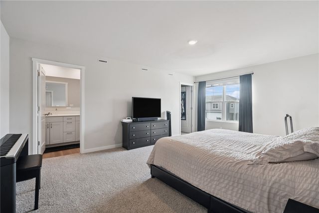 834 Oak Dr, Palo, IA 52324