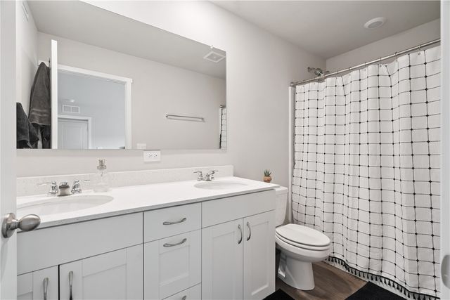 834 Oak Dr, Palo, IA 52324