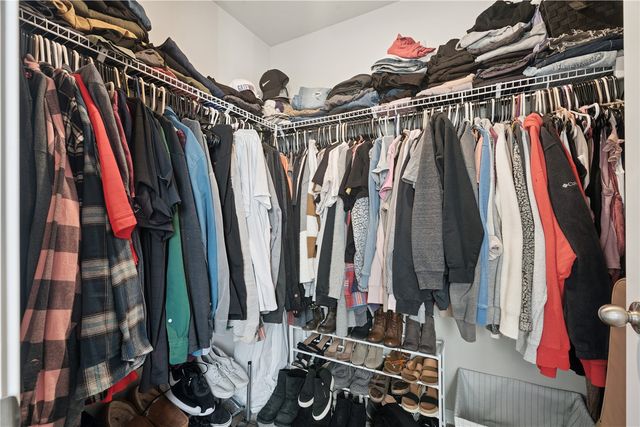 834 Oak Dr, Palo, IA 52324