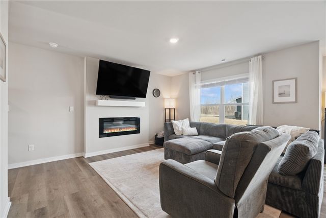 834 Oak Dr, Palo, IA 52324