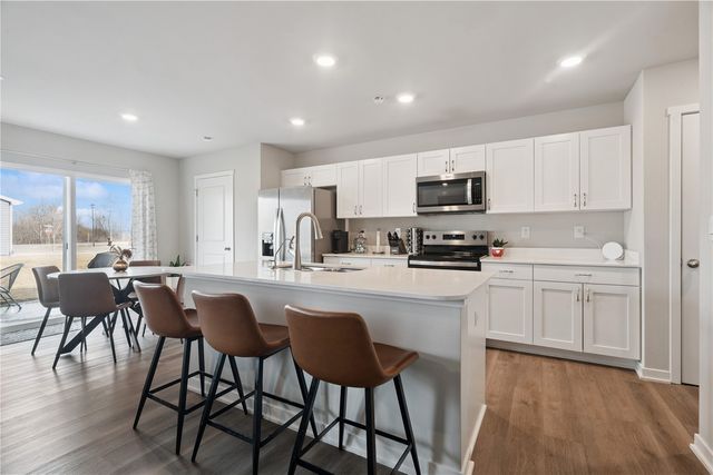 834 Oak Dr, Palo, IA 52324