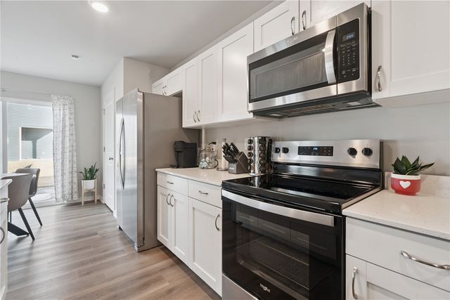 834 Oak Dr, Palo, IA 52324