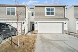 834 Oak Dr, Palo, IA 52324