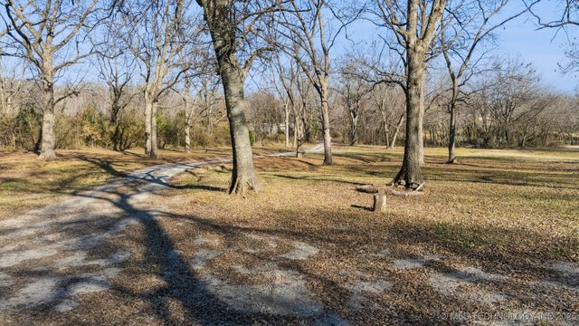 2124 S 427 Road, Pryor, OK 74361
