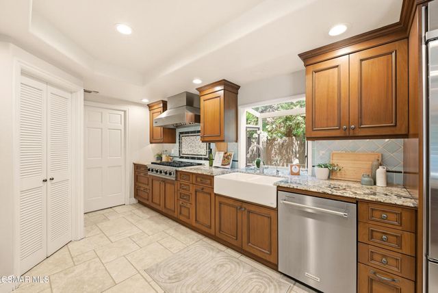 8 Faculty Court, Thousand Oaks, CA 91360