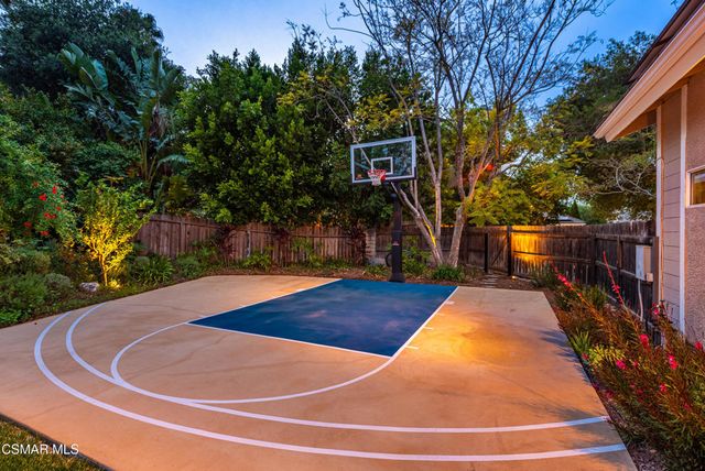 8 Faculty Court, Thousand Oaks, CA 91360