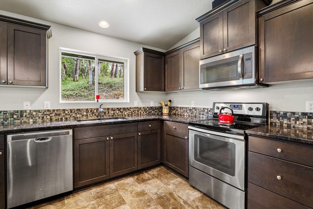 769 Portland Avenue, Grants Pass, OR 97526