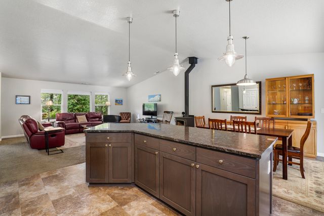 769 Portland Avenue, Grants Pass, OR 97526