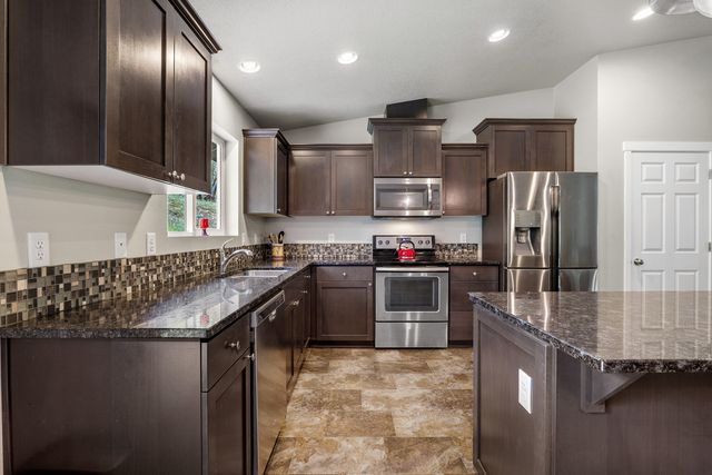 769 Portland Avenue, Grants Pass, OR 97526