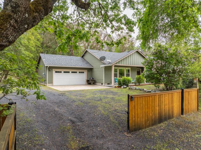 769 Portland Avenue, Grants Pass, OR 97526