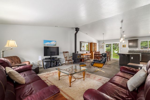 769 Portland Avenue, Grants Pass, OR 97526