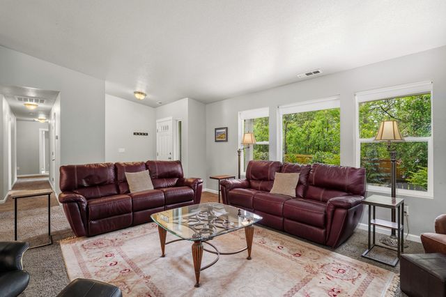 769 Portland Avenue, Grants Pass, OR 97526