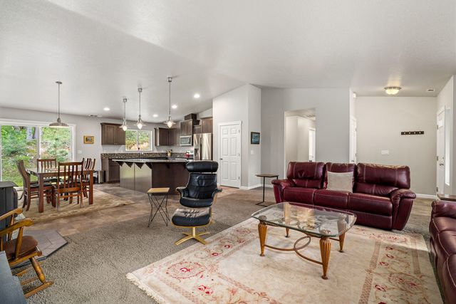 769 Portland Avenue, Grants Pass, OR 97526