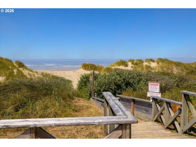 88416 1ST Ave 322, Florence, OR 97439