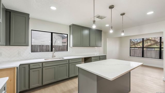 306 CYPRESSGARDEN DR, San Antonio, TX 78245