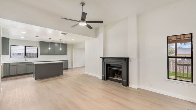 306 CYPRESSGARDEN DR, San Antonio, TX 78245