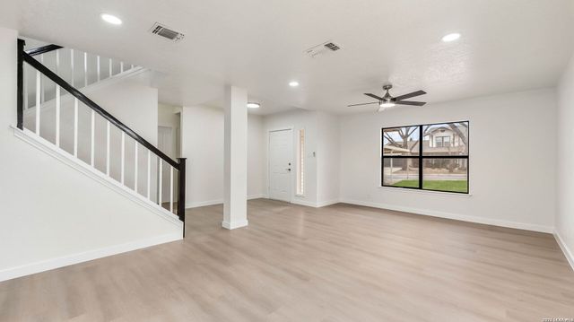 306 CYPRESSGARDEN DR, San Antonio, TX 78245