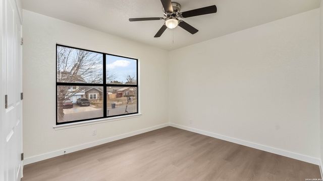 306 CYPRESSGARDEN DR, San Antonio, TX 78245