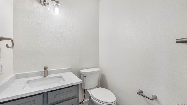 306 CYPRESSGARDEN DR, San Antonio, TX 78245