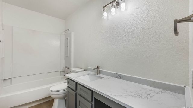 306 CYPRESSGARDEN DR, San Antonio, TX 78245