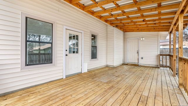 306 CYPRESSGARDEN DR, San Antonio, TX 78245