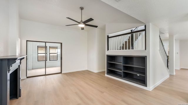 306 CYPRESSGARDEN DR, San Antonio, TX 78245