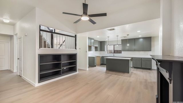 306 CYPRESSGARDEN DR, San Antonio, TX 78245