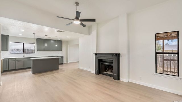 306 CYPRESSGARDEN DR, San Antonio, TX 78245