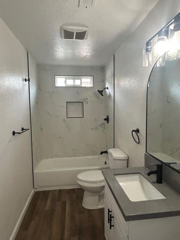 209 Locust St, Modesto, CA 95351