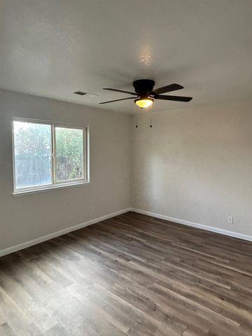 209 Locust St, Modesto, CA 95351