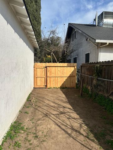 209 Locust St, Modesto, CA 95351