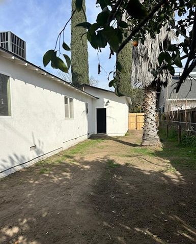 209 Locust St, Modesto, CA 95351