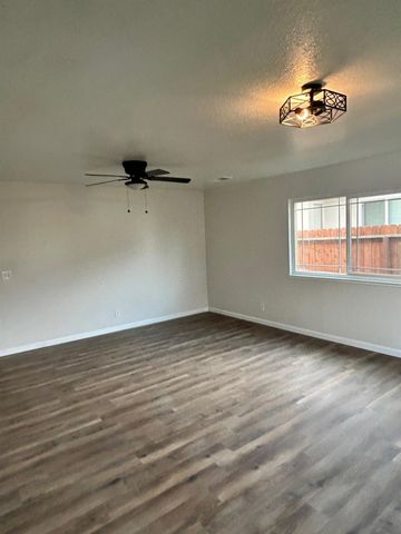 209 Locust St, Modesto, CA 95351