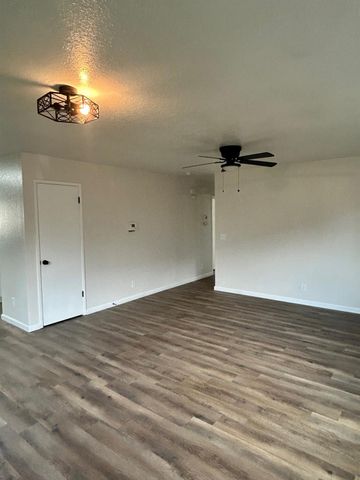 209 Locust St, Modesto, CA 95351