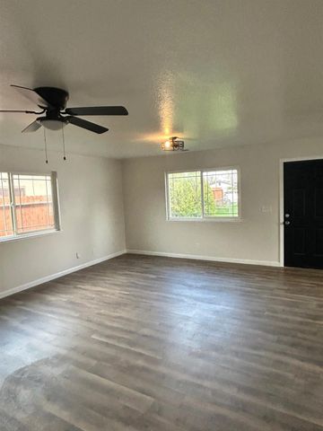 209 Locust St, Modesto, CA 95351