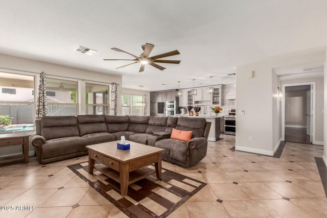 3219 W Molly Lane, Phoenix, AZ 85085