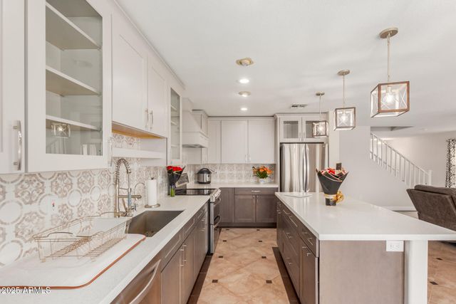 3219 W Molly Lane, Phoenix, AZ 85085