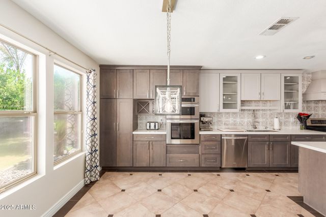 3219 W Molly Lane, Phoenix, AZ 85085