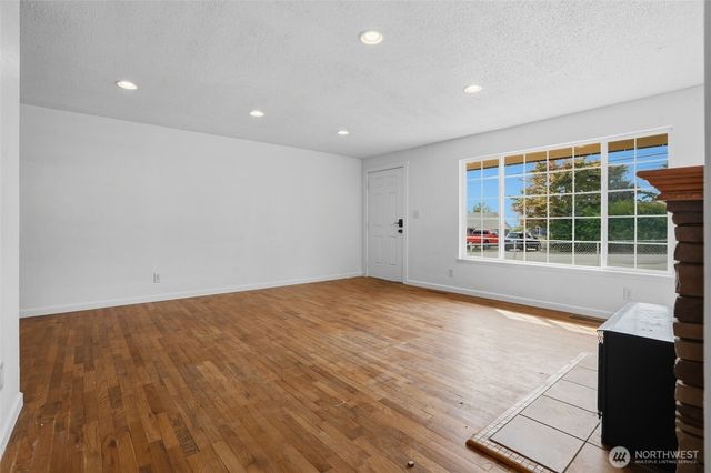 1930 NE Virginia Street, Bremerton, WA 98310