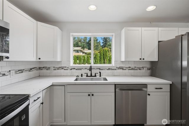 1930 NE Virginia Street, Bremerton, WA 98310