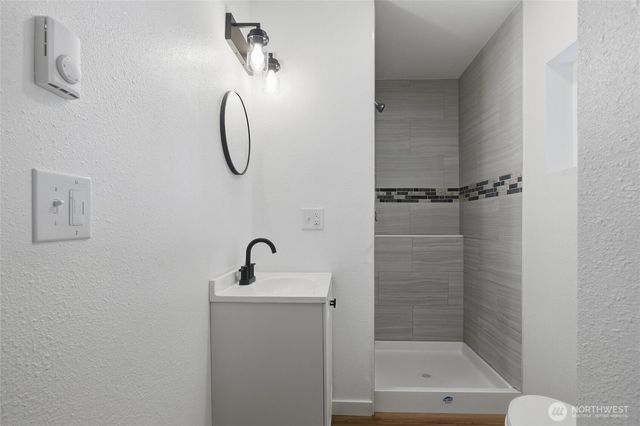 1930 NE Virginia Street, Bremerton, WA 98310